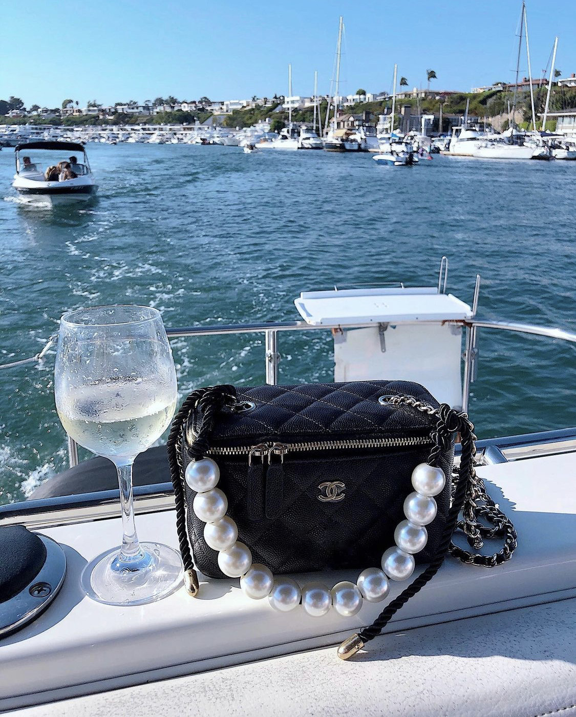 TÚI VANITY – THIẾT KẾ DẪN ĐẦU XU HƯỚNG PHỤ KIỆN MÙA THU NĂM NAY